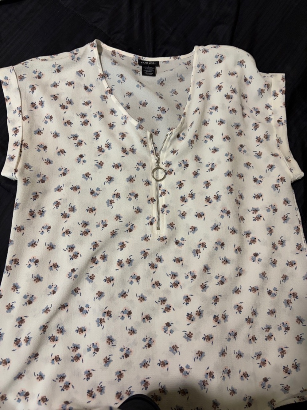 Rue21 Cream Short Sleeve Zip Front Floral Tee with Blue and Brown Blooms